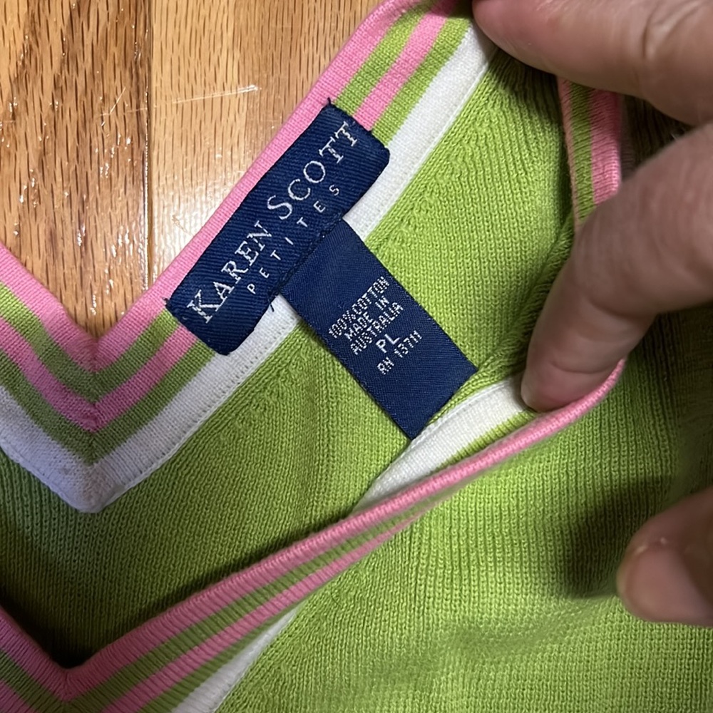Karen Scott Petites light weight V-neck sweater - Picture 4 of 5